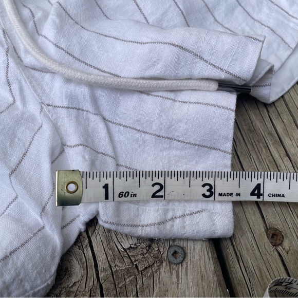 Athleta women’s white and gray striped shorts Sz 8 - Picture 5 of 6